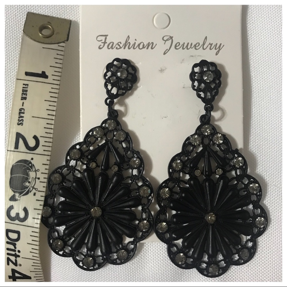 Beautiful black earrings - Picture 2 of 3